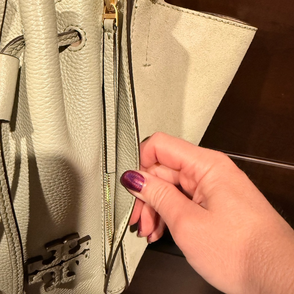 Tory Burch McGraw Dragonfly Sage Green Leather Drawstring Shoulder Tote - Picture 4 of 10